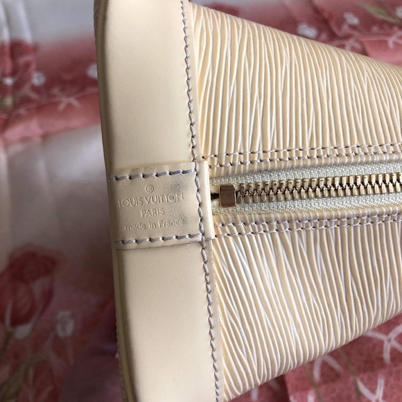 AUTHENTIC LV EPI YELLOW ALMA BAG - Picture 12 of 16